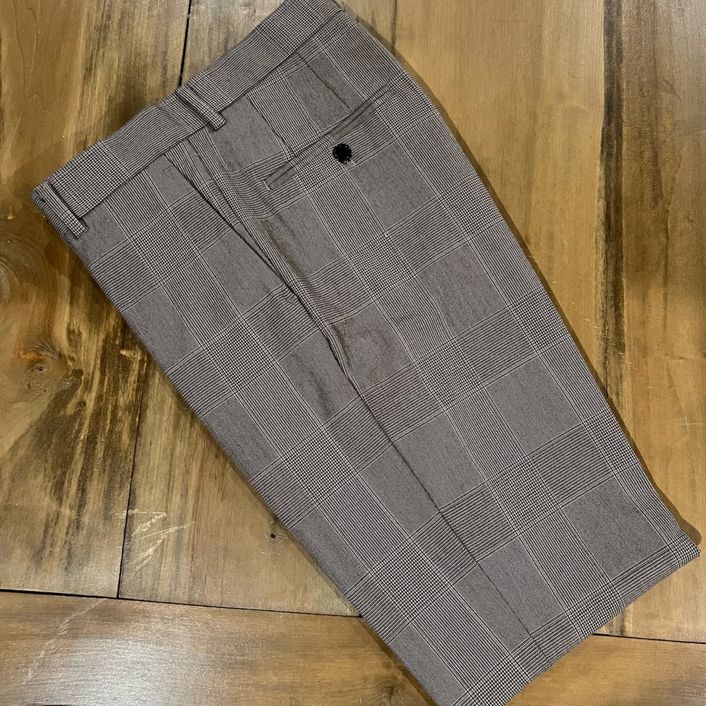 H&M NWOT Men’s Slim Fit Flat Front Dress Pants, Size 29, Brown/Tan Glen Plaid